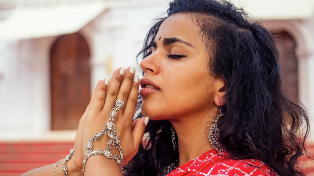आज की पीढ़ी और रीति-रिवाज: क्यों जानना चाहते हैं हर प्रथा का सच?